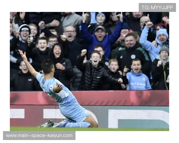 福登进球后滑跪,曼城青训核心持续高光 福登进球后滑跪,曼城青训核心持续高光